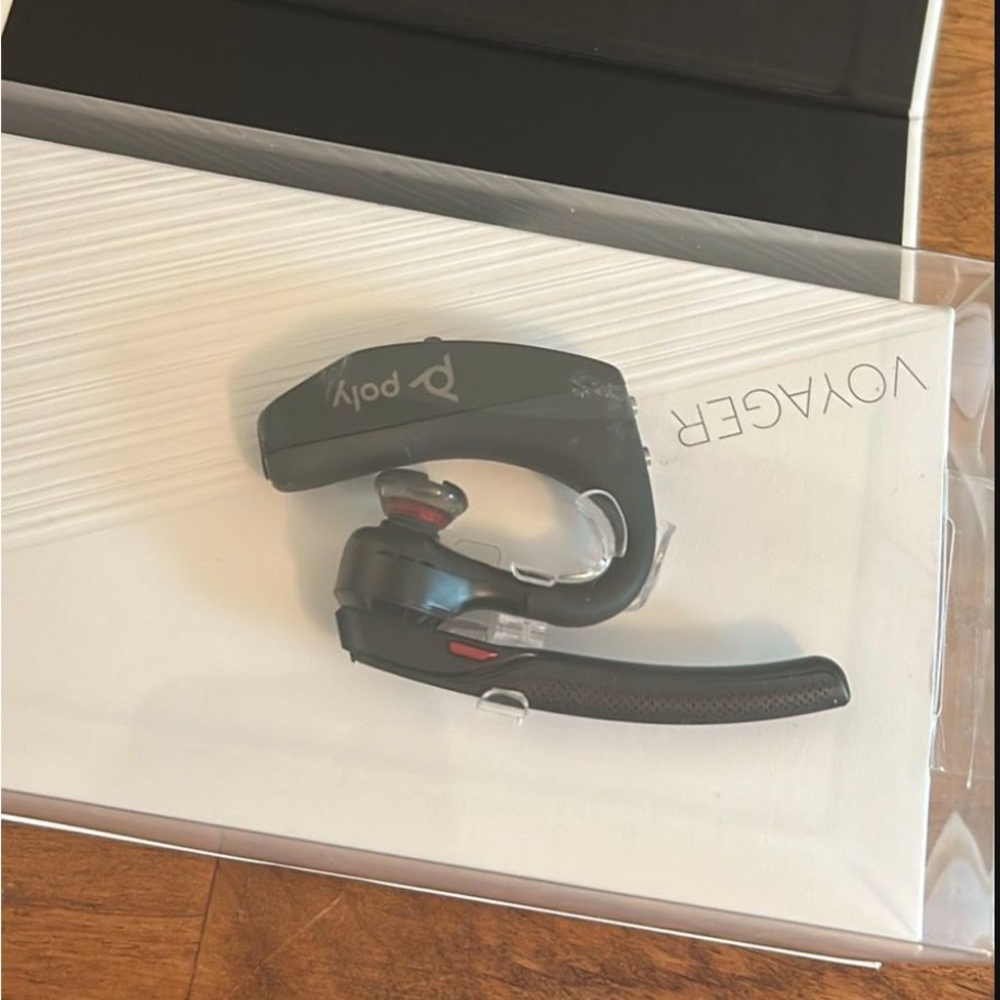 Poly Voyager 5200 Bluetooth Headset – Great  Condition